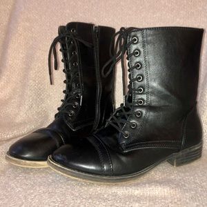 🌱 CHARLOTTE RUSSE combat boots black with zipper